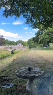 Découvrir les sublimes châteaux de la Loire, tout en séjournant dans l’un d’eux, dans un magnifique cadre, un havre de paix pour vous ressourcer.
Le calme et la tranquillité à une petite heure de Paris en TGV le @chateau_des_arpentis_amboise
Réservation sur www.chateaudesarpentis.com