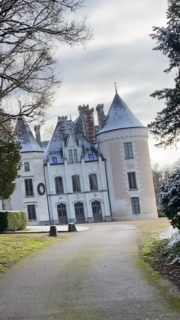 Nous vous souhaitons un Joyeux Noël ! Que cette période festive soit remplie de joie, de bonheur, et de moments chaleureux avec vos proches. Profitez bien des célébrations !

Découvrir les éternels châteaux de la Loire, tout en séjournant dans l’un d’eux, dans un magnifique cadre, un havre de paix pour vous ressourcer.

Le calme et la tranquillité à une petite heure de Paris en TGV le @chateau_des_arpentis_amboise 

Réservation sur www.chateaudesarpentis.com