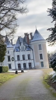 Nous vous souhaitons un Joyeux Noël ! Que cette période festive soit remplie de joie, de bonheur, et de moments chaleureux avec vos proches. Profitez bien des célébrations !
Découvrir les éternels châteaux de la Loire, tout en séjournant dans l’un d’eux, dans un magnifique cadre, un havre de paix pour vous ressourcer.
Le calme et la tranquillité à une petite heure de Paris en TGV le @chateau_des_arpentis_amboise
Réservation sur www.chateaudesarpentis.com