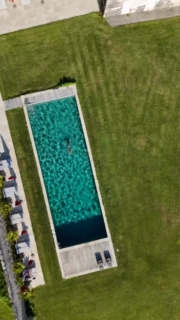 Découvrir les éternels châteaux de la Loire, tout en séjournant dans l’un d’eux, dans un magnifique cadre, un havre de paix pour vous ressourcer.

Le calme et la tranquillité à une petite heure de Paris en TGV le @chateau_des_arpentis_amboise 

Réservation sur www.chateaudesarpentis.com
🎥 @anthony_le_guen_