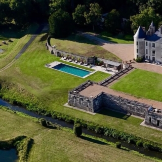 Découvrir les éternels châteaux de la Loire, tout en séjournant dans l’un d’eux, dans un cadre magnifique, un havre de paix pour vous ressourcer.

Le calme et la tranquillité à une petite heure de Paris en TGV le @chateau_des_arpentis_amboise 

Réservation sur www.chateaudesarpentis.com